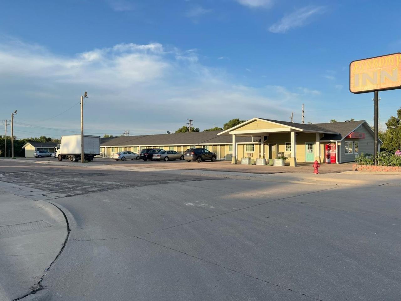 Economy Inn Mccook Eksteriør bilde