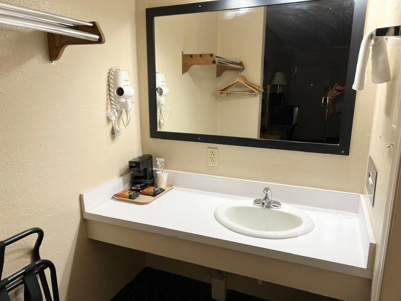 Economy Inn Mccook Eksteriør bilde