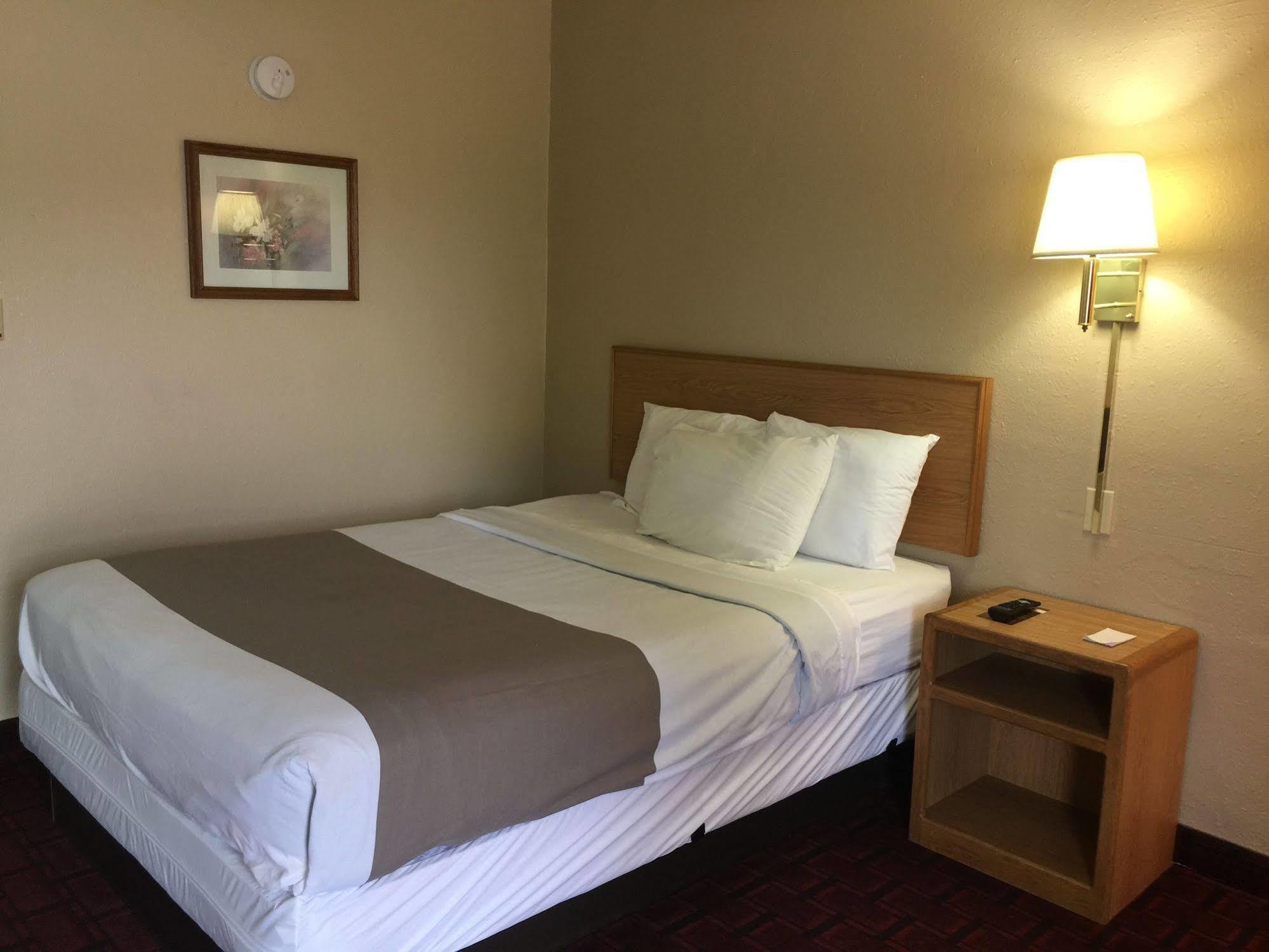 Economy Inn Mccook Eksteriør bilde